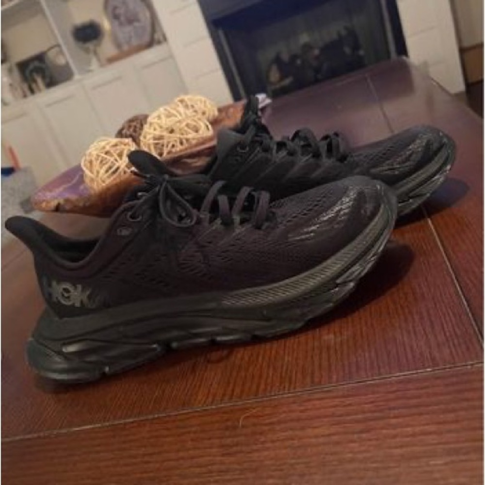 Women’s Hokas size 7.5, solid black